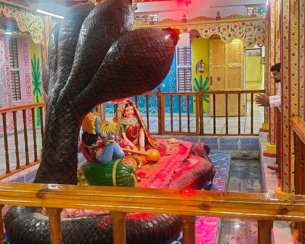 Respectful conduct inside the mandir - bet dwarka darshan time