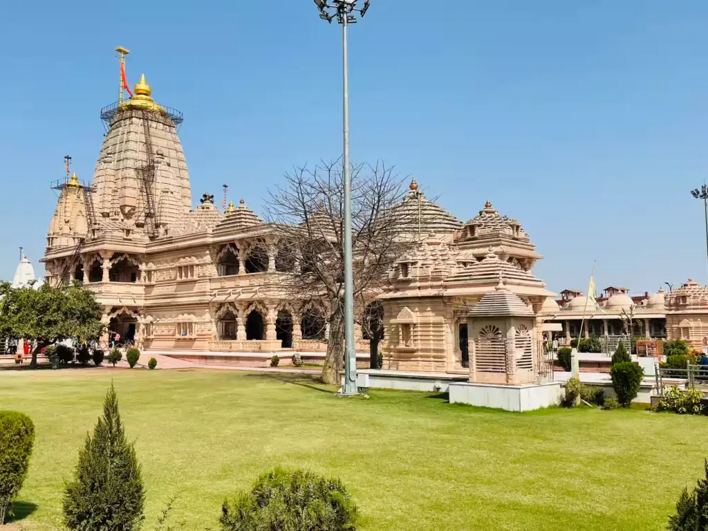 What happens during a typical worship cycle - sawariya seth mandir timings