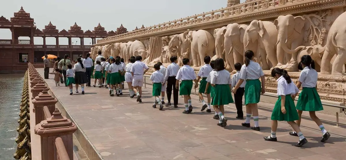 Darshan etiquette for first-time visitors - swaminarayan akshardham tickets