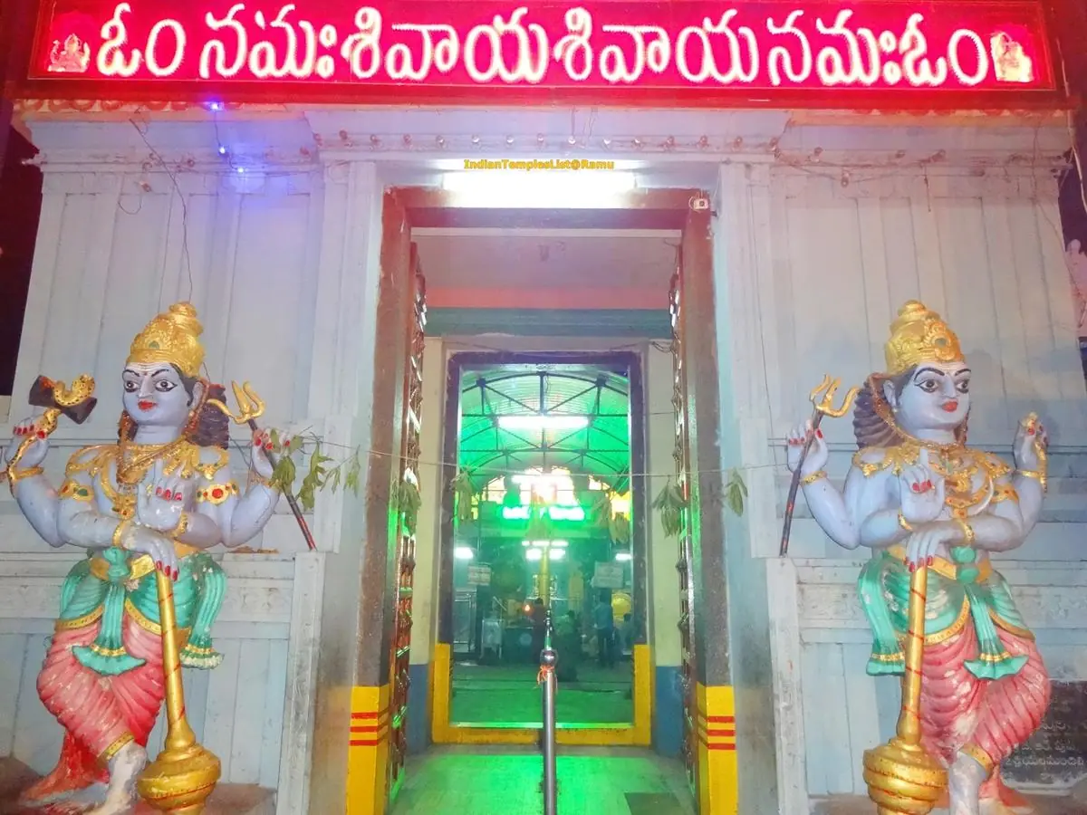 Pedakakani Temple timings: regular darshan and closing windows - pedakakani temple